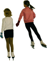 Jeunes filles en train de patiner