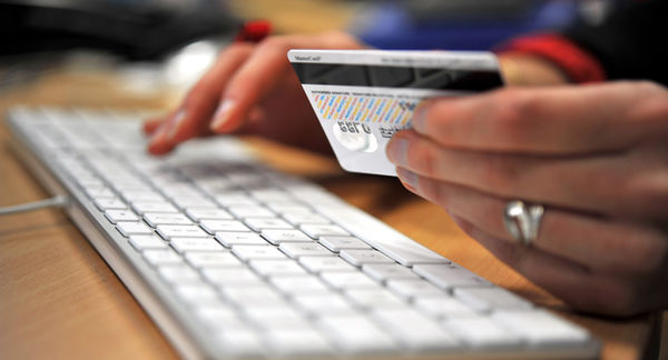 Paiement en ligne. Photo Bruno Derbord Paiement en ligne. Photo Bruno Derbord