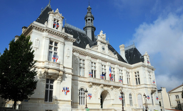 Façade de l'Hôtel de Ville de Niort © B Derbord