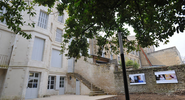 La Villa Pérochon, côté jardin - Photo Bruno Derbord. La Villa Pérochon, côté jardin - Photo Bruno Derbord.