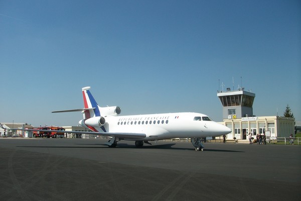 Atterrissage de l'avion présidentiel à Niort