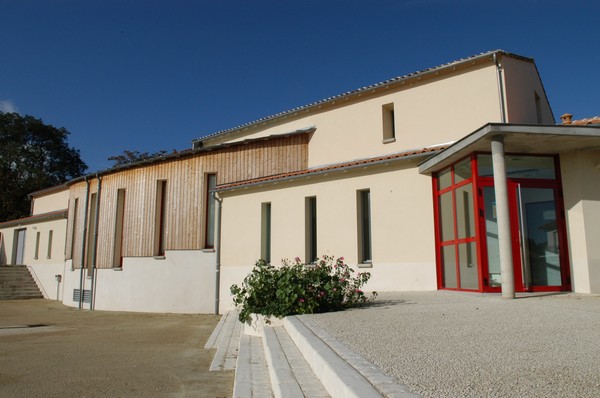 Salle des fêtes de Sainte Pezenne © B Derbord