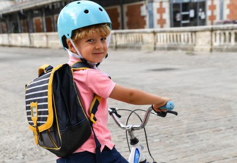Circulation des velos dans le centre ville de Niort avec ameangements pour les cycles. Velos dans la Ville