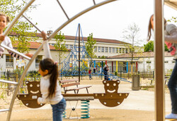 Aire de jeux, place Louis Jouvet Aire de jeux, place Louis Jouvet