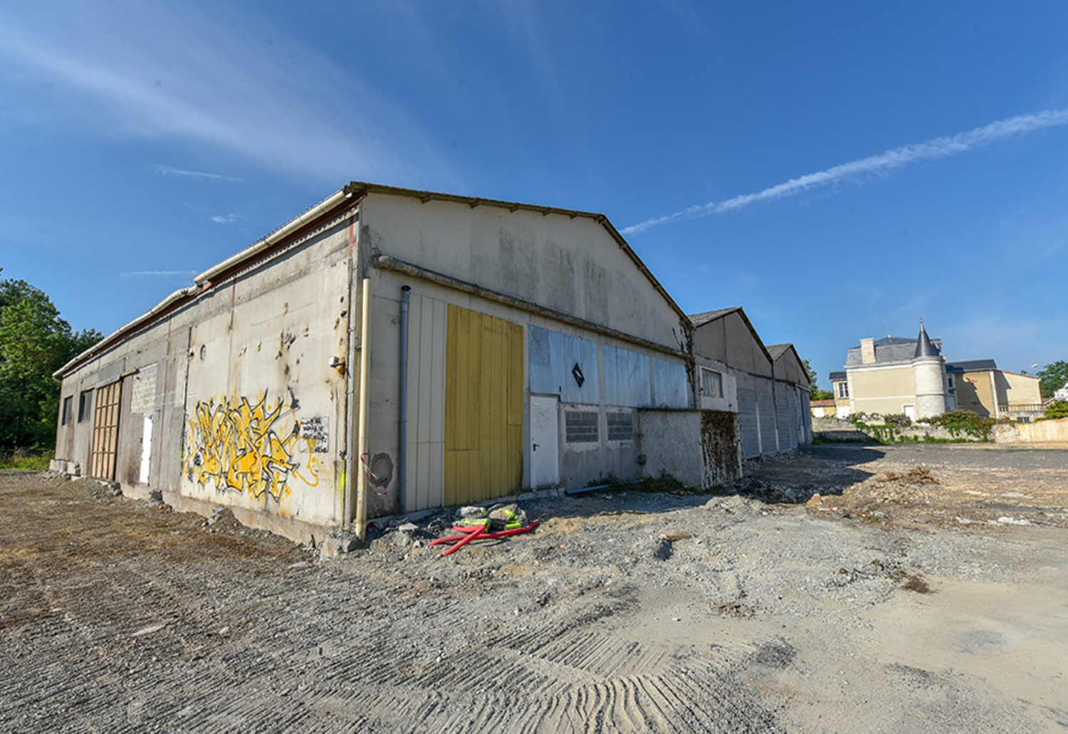 Les anciens hangars, mai 2018 @Bruno Derbord