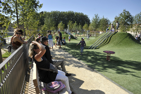 Jardins de la Brèche, l'esplanade de jeux. Photo Darri.
