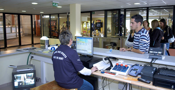 Banque d'accueil de la patinoire municipale de Niort