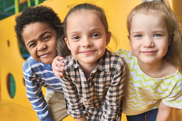 Enfants dans une école