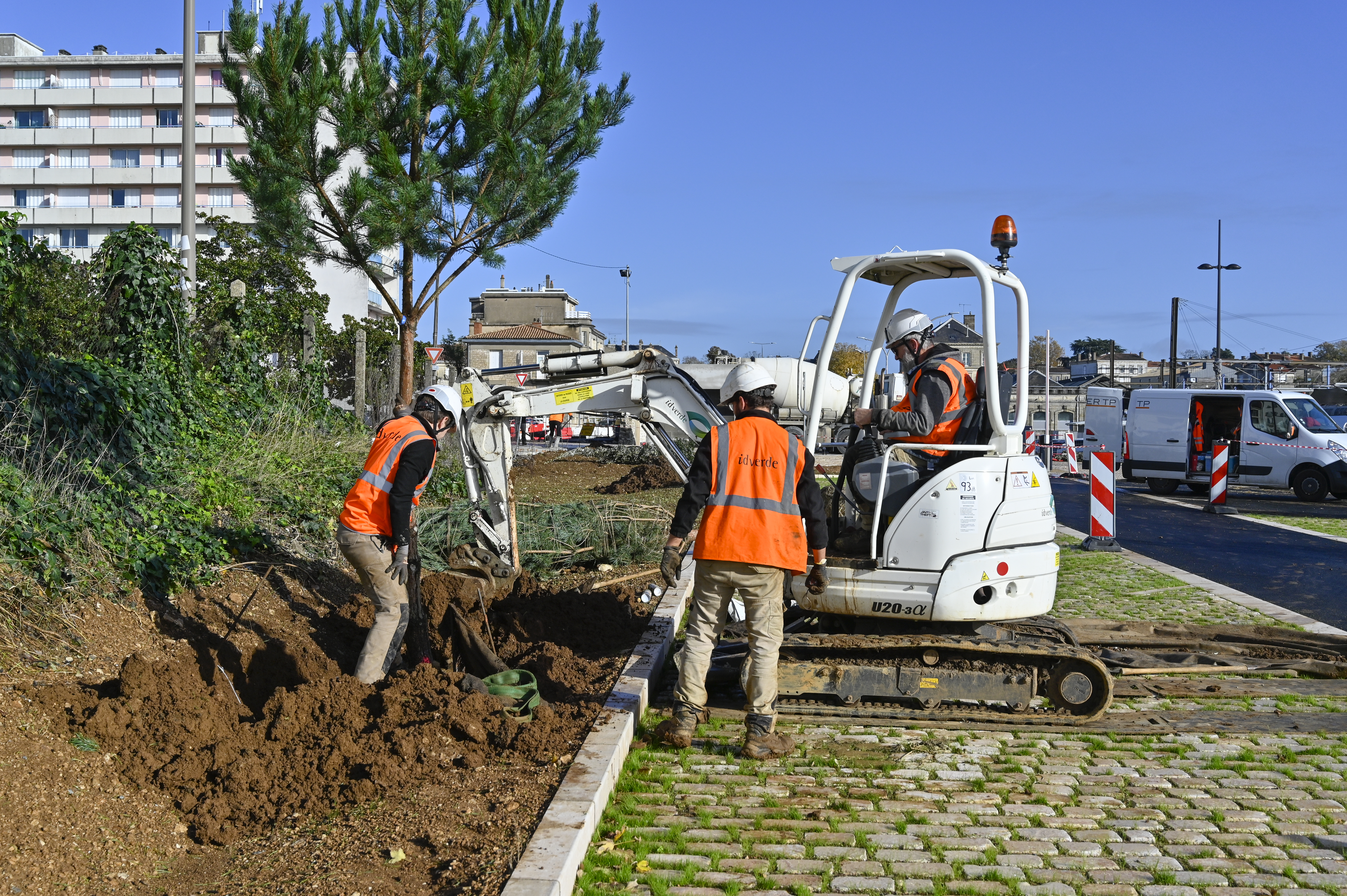 Parking Effia courte duree : plantations - Agrandir l'image 130 sur [0], fenêtre modale