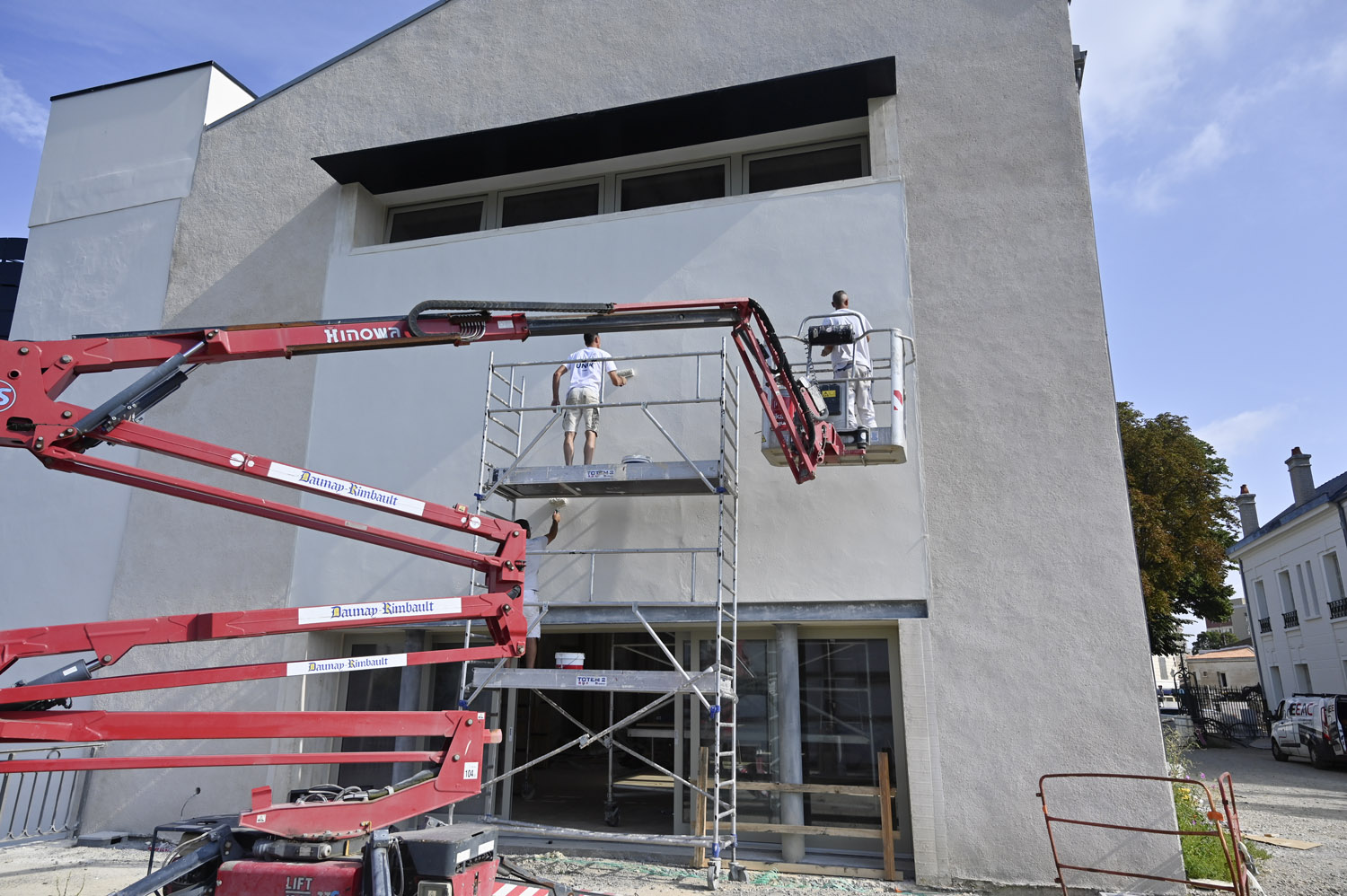 'artiste Whils a habillé la façade de la Fabrique d'une nouvelle fresque. - Agrandir l'image 26 sur [0], fenêtre modale