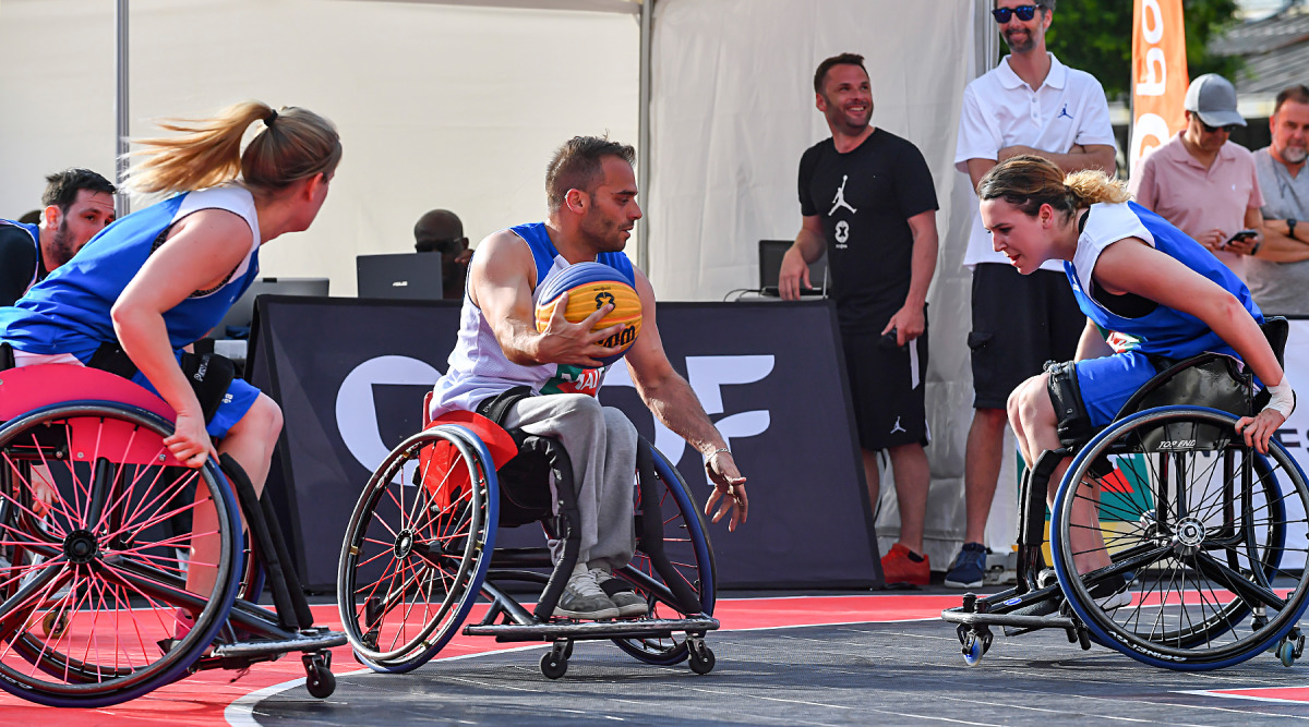 Match de basket 3x3 place du Donjon © O. Drilhon - Agrandir l'image 29 sur [29], fenêtre modale