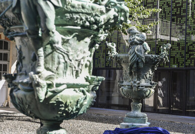 Présentation des vases de réalisés par Louis-Léon Cugnot dit Léon Cugnot restaurés aux mécenes