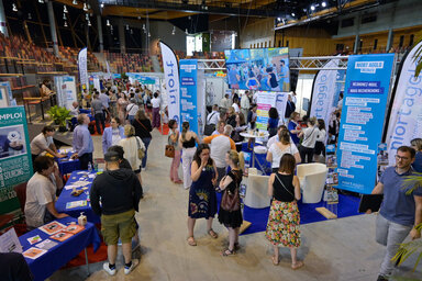 Carrefour de l?emploi a l?Acclameur
