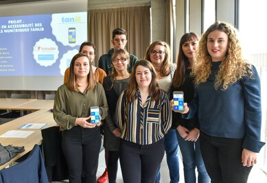 Présentation de la version simplifiée de l'application Tanlib Les étudiantes et leurs partenaires présentent leur appli Tanlib