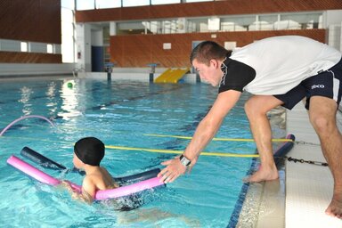 Cours de natation au centre aquatique des Fraignes a Chauray