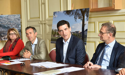Présentation à la presse des impacts directs de l'aménagement de la place de la Brèche par Val'Hor, l'interprofession française de l'horticulture, de la fleuristerie et du paysage en présence de  Jérôme Baloge, maire de Niort, le 10 octobre 2017 ©BDerbord