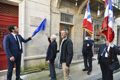 Inauguration de la plaque du resistant Léon Stuardi mort résistant à Niort et mort en déportation Guerre 39-45