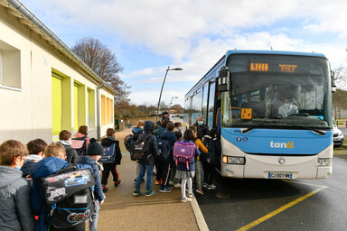 Bus scolaire à Echiré