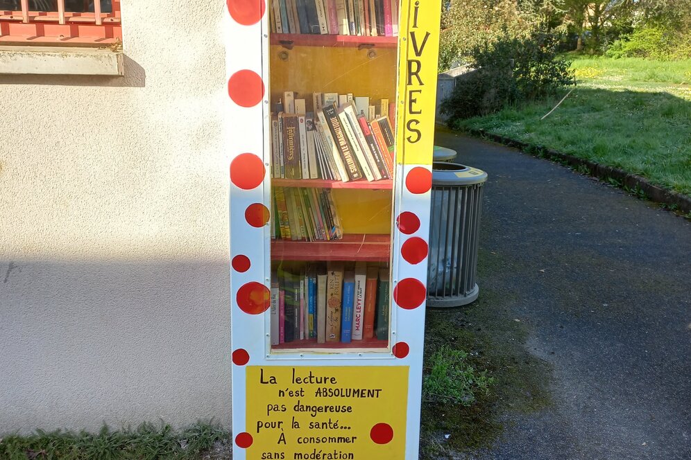 Inauguration boîte à livres quartier Sainte-Pezenne