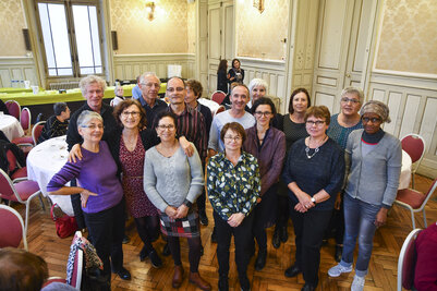 Goûter du réseau fraternel dans la salle Justice de Paix de la Mairie organisé par le CCAS et les bénévoles du réseau
