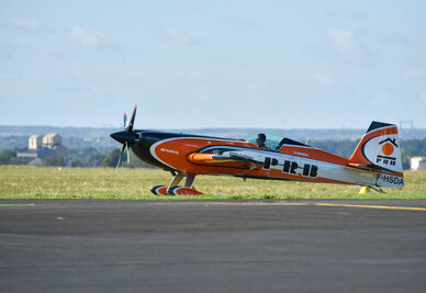 France voltige a l'aerodrome Niort Marais-poitevin