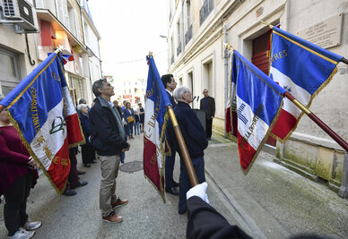 Inauguration de la plaque du resistant Léon Stuardi mort résistant à Niort et mort en déportation Guerre 39-45
