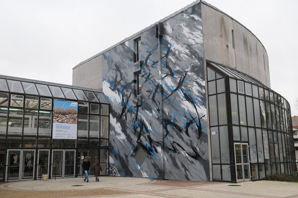Oeuvre réalisée en 2010 sur le mur du Moulin du Roc, boulevard Main.