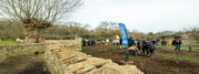 Plantation d?arbres par des eleves de l'ecole Jean-Mermoz pour la creation d'un jardin-foret gourmand a Souche