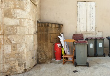 Depot sauvage de dechets rue de l'Arsenal a Niort