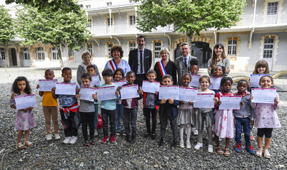 Remise du certificat d'assiduité au club Coup de pouce CLE au Musée d'Agesci