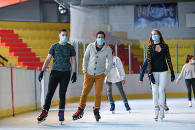 Reprise des activites ouvertes au public a la patinoire de Niort