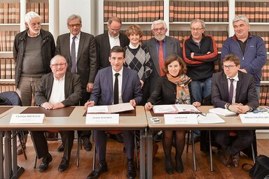 Le président de Niort Agglo, Jérome Baloge, et le préfet Isabelle David ont signé la convention partenariale ©Bruno Derbord
