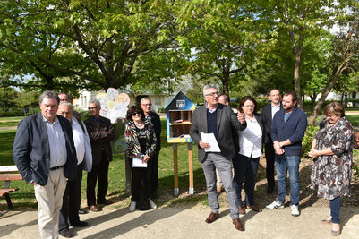 Inauguration boite à livres offerte par les Lion's clubs niortais à la Ville ©BDerbord