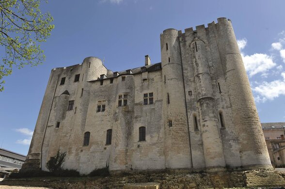 Le Donjon de Niort - Agrandir l'image, fenêtre modale