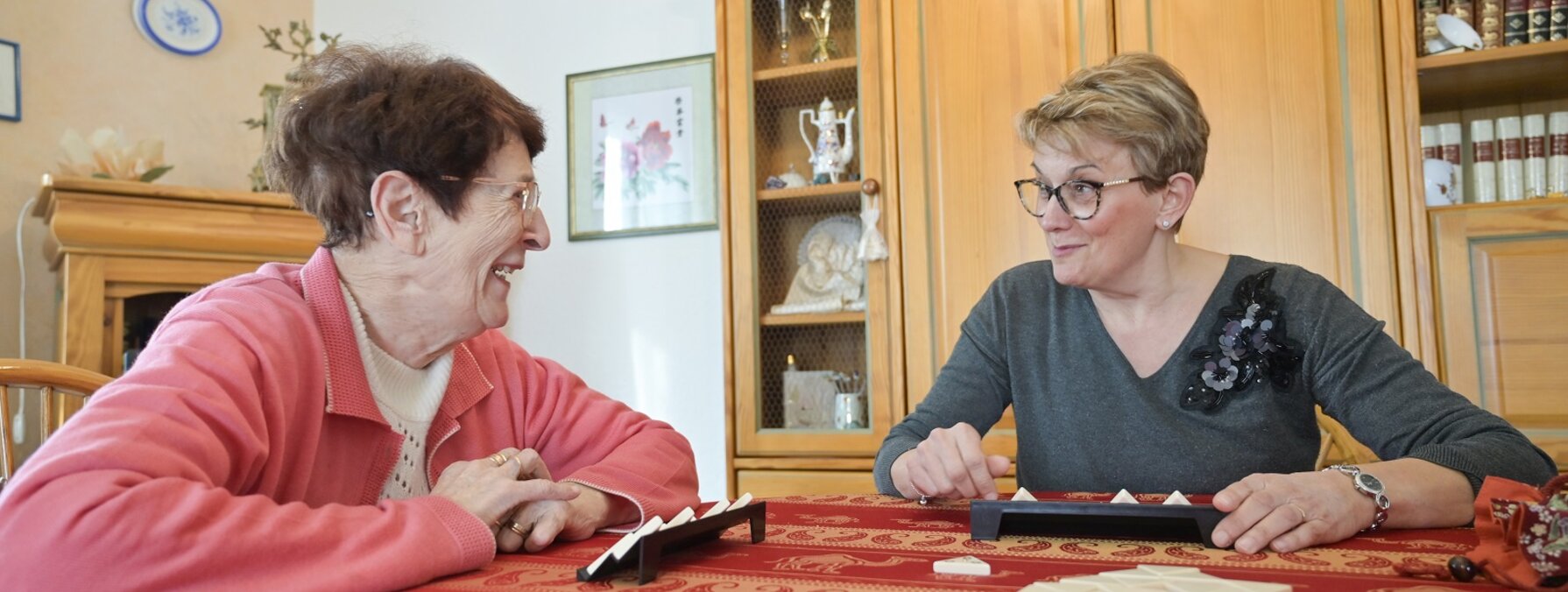 Sylvie benevole du reseau fraternel visite Mme Romagne dans le cadre du reseau fraternel mis en placez par le CCAS de Niort