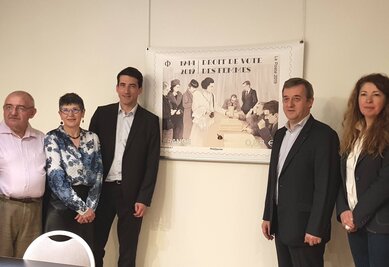 Lancement du timbre Droit de vote des femmes