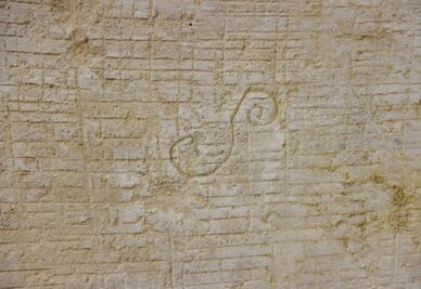 Marque gravée dans la pierre du Donjon