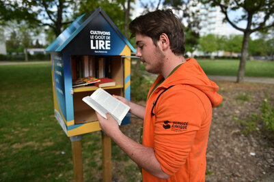 Inauguration boite à livres offerte par les Lion's clubs niortais à la Ville ©BDerbord