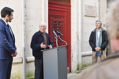 Inauguration de la plaque du resistant Léon Stuardi mort résistant à Niort et mort en déportation Guerre 39-45