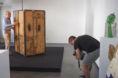 ©Darri Le Malletier Franck Tressens expose au Musée Bernanrd D’Agesci, tournage Lemergy le Midi sur C8