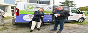Remise des clefs d?un vehicule de transport en commun a la maison des associations