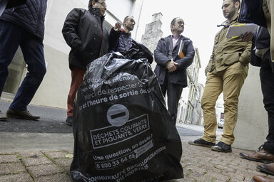 Expérimentation de la collecte en sacs colline Saint-André à Niort ©Darri