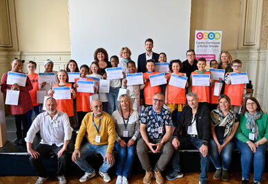 Remise de diplomes de mediateurs aux eleves mediateurs de l'ecole primaire Jules Ferry