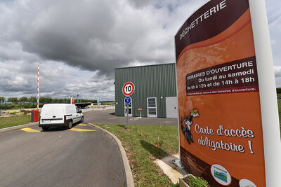 Déchèterie de La Crèche, ouverte aux habitants de l'Agglomération du Niortais qui auront demandé une carte magnétique à la régie de déchets de la CAN © BDerbord