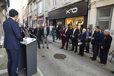 Inauguration de la plaque du resistant Léon Stuardi mort résistant à Niort et mort en déportation Guerre 39-45