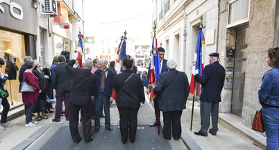 Inauguration de la plaque du resistant Léon Stuardi mort résistant à Niort et mort en déportation Guerre 39-45