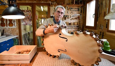 Christian Rault, luthier au Vanneau-Irleau